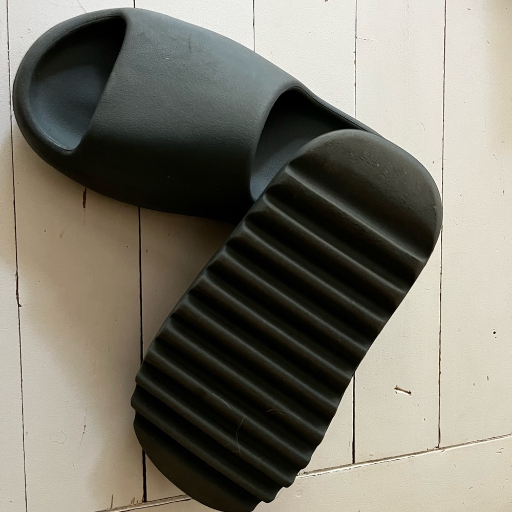 Yeezy Slides 5M